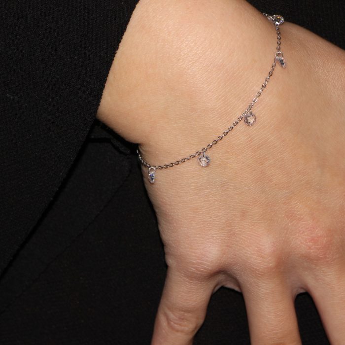 Bracciale in argento con cristalli sfaccettati bianchi