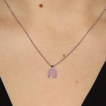 Collana in argento con ciondolo cubo rosa