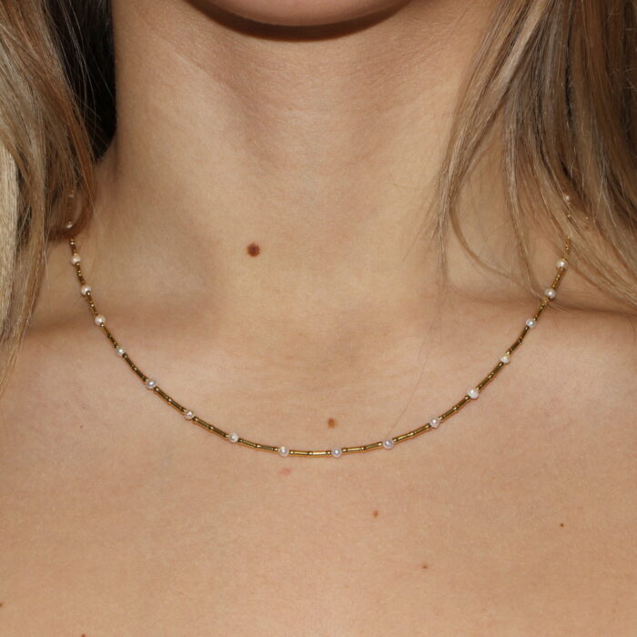 Collana semirigida in argento placcato oro con perle