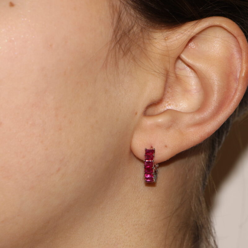 Orecchini in argento cerchietti con baguette fucsia