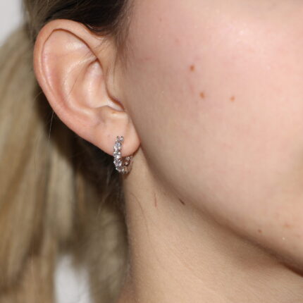 Orecchini in argento cerchietti con zirconi tondi