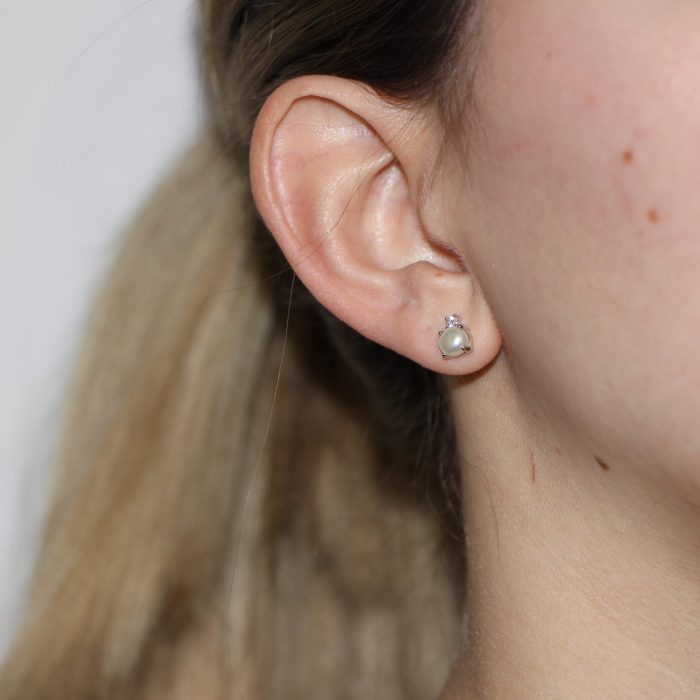 Orecchini in argento con perla e zircone