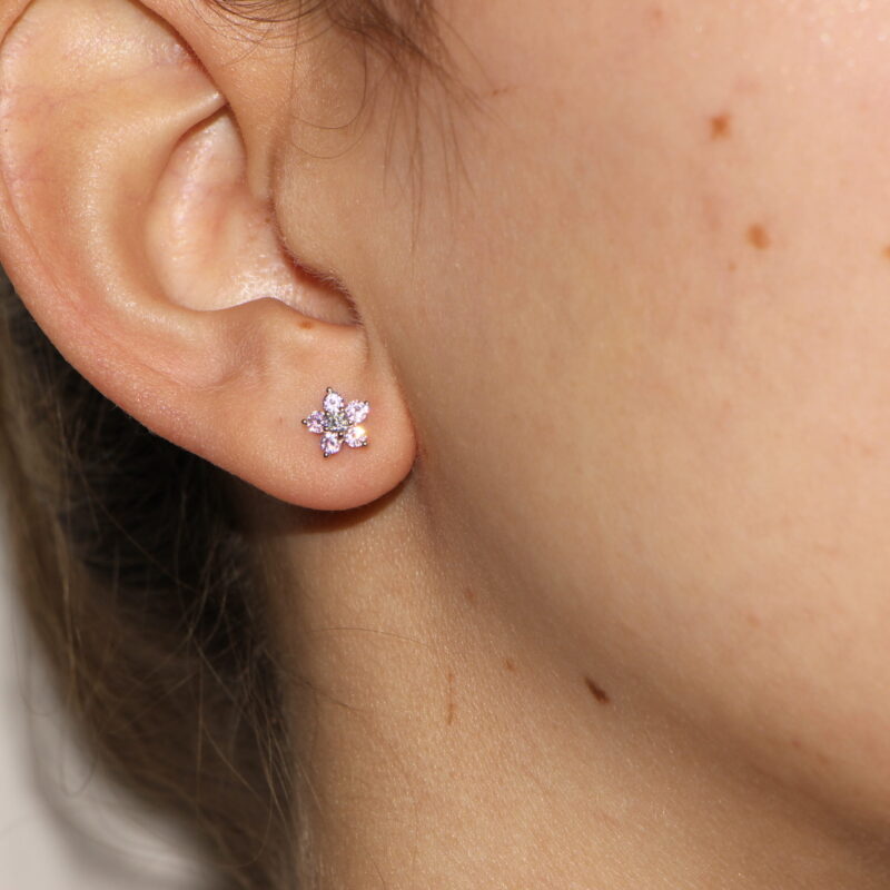 Orecchini in argento fiore con zircone rosa